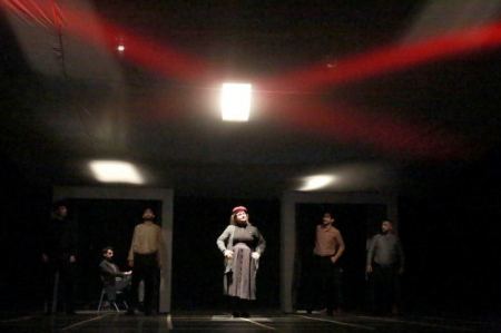 مسرحية خلاف من العراق .. تناقش الماضي وترفض الحاضر